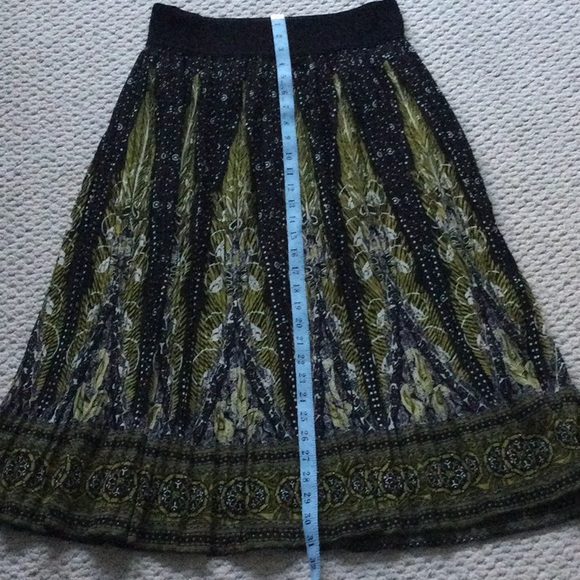 Pleated skirt with elasticized waistband - Picture 5 of 8